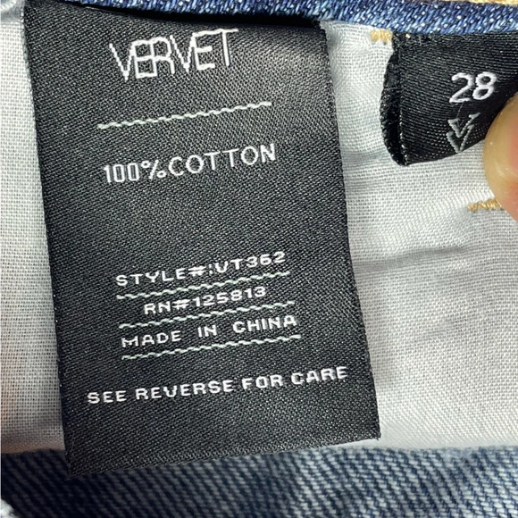 NWT Vervet Distressed Cropped Boyfriend Jeans Size 28 - Picture 9 of 10